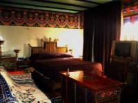 King/queen size bedroom in Dhood Gu Hotel,Lhasa  &raquo; Click to zoom ->