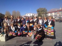   &raquo; Click to zoom ->