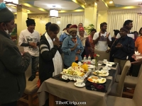   &raquo; Click to zoom ->