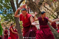   &raquo; Click to zoom ->