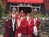   &raquo; Click to zoom ->