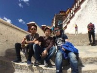   &raquo; Click to zoom ->