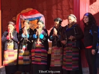   &raquo; Click to zoom ->