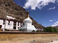   &raquo; Click to zoom ->