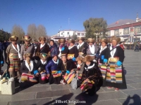   &raquo; Click to zoom ->