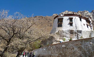 1 Day Lhasa Pabongka Sera trekkingLocal Expert Tibetan mountain guide